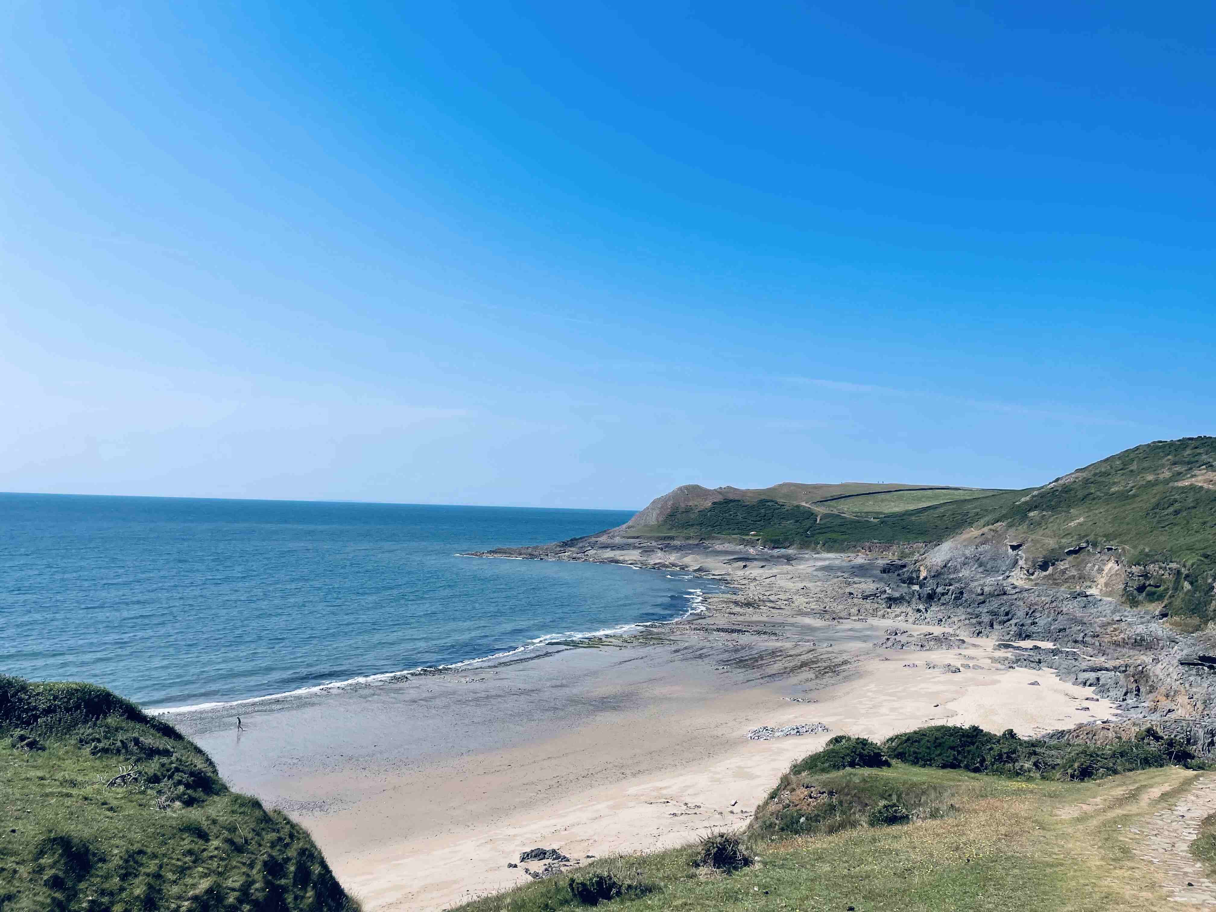 Llun o draeth Abertawe